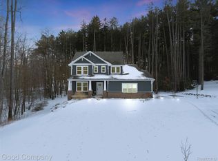 8687 Sunrise Mist Dr, Pinckney, MI 48169