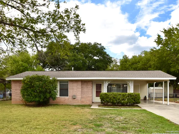 504 Candlelight Ln, San Marcos, TX 78666