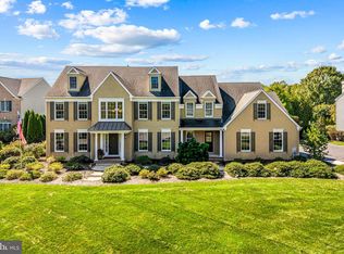 7 White Tail Ct, Moorestown, NJ 08057