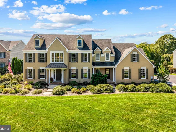 7 White Tail Ct, Moorestown, NJ 08057