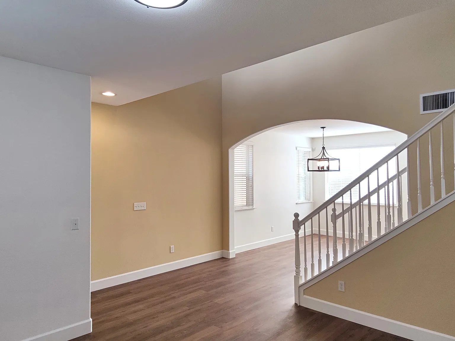 4 bed, 2.5 bath, 1971 sqft, $2,495 — Photo 3