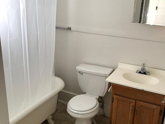 2nd image of 821 Goodhue Blvd APT 8