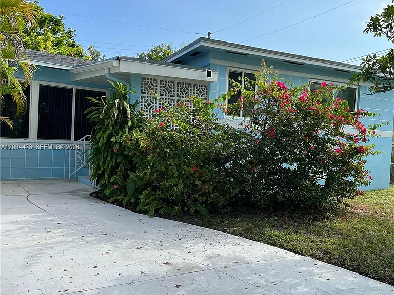 12115 NE Miami Ct — Photo 2