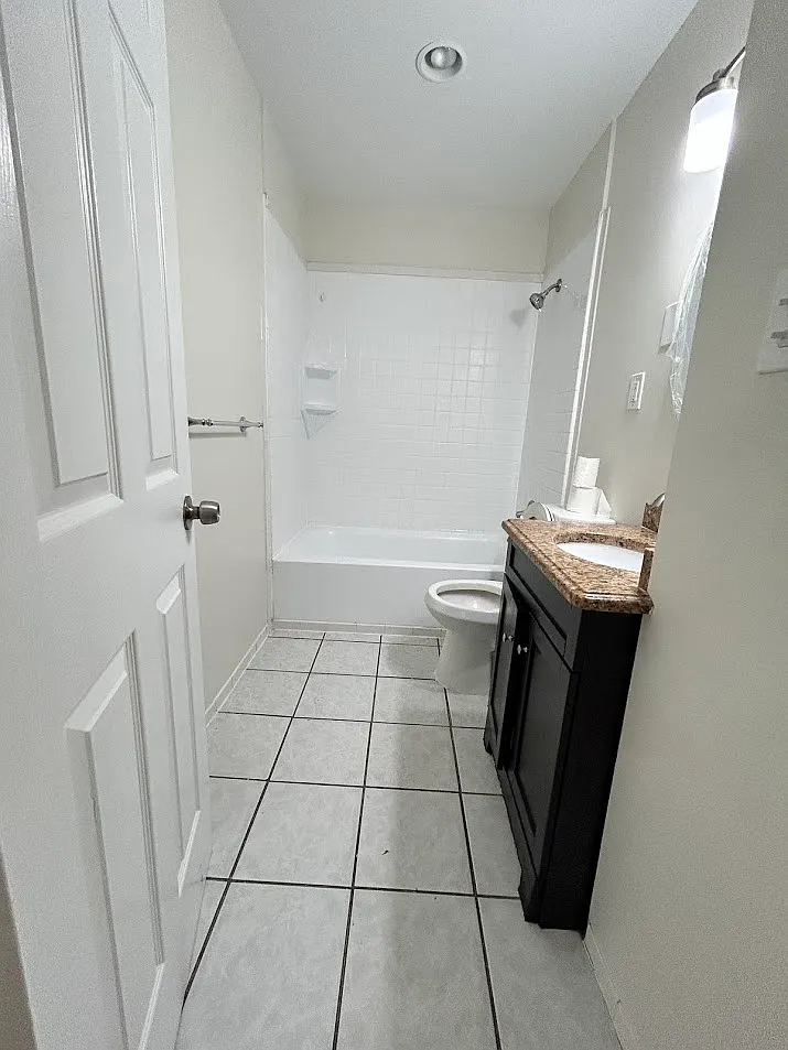 3 bed, 1256 sqft, $1,870 — Photo 2