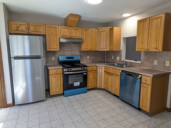 2nd image of 1575 Highland Ave #7