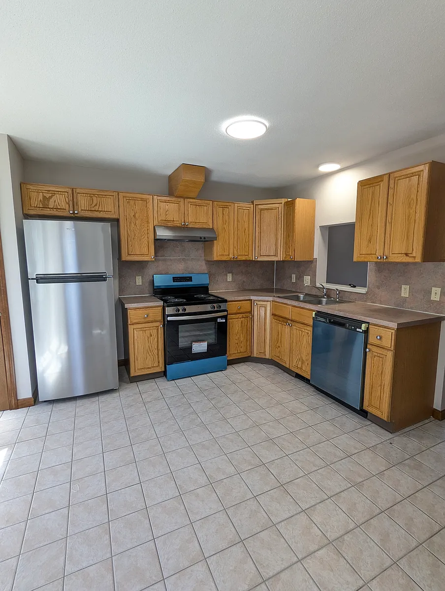 Building Photo - 1575 Highland Ave #7