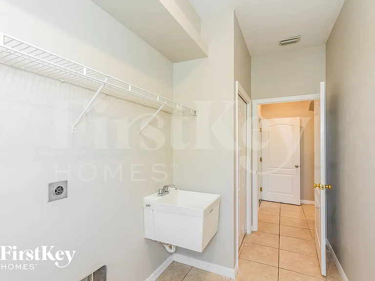 2081 Nuremberg Blvd — Photo 16