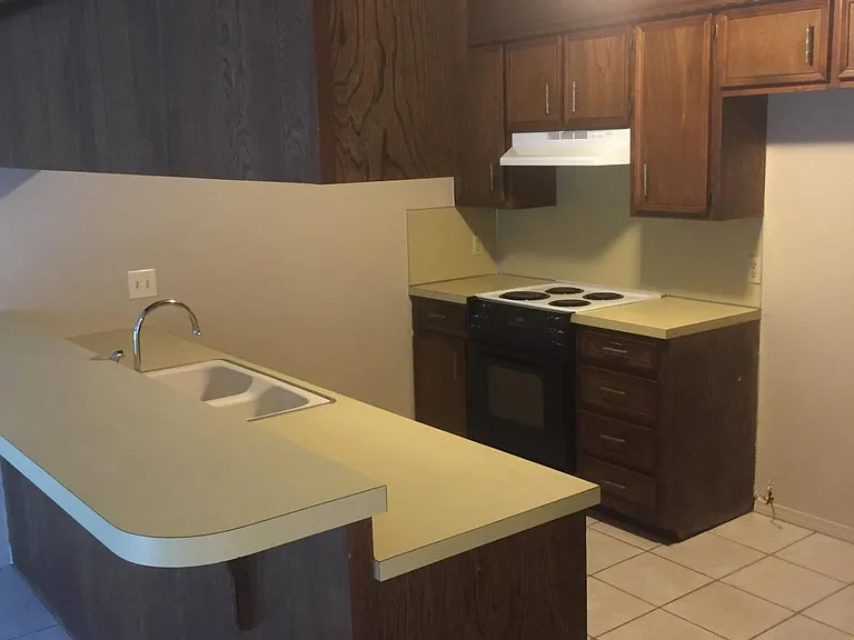 2314 W Galveston St — Photo 8