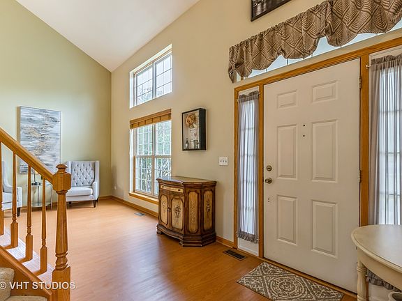 2nd image of 947 W Cambridge Ct