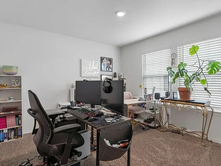 1304 Lowhill Dr — Photo 22