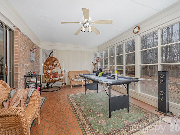 3rd image of 514 Idlewood Dr