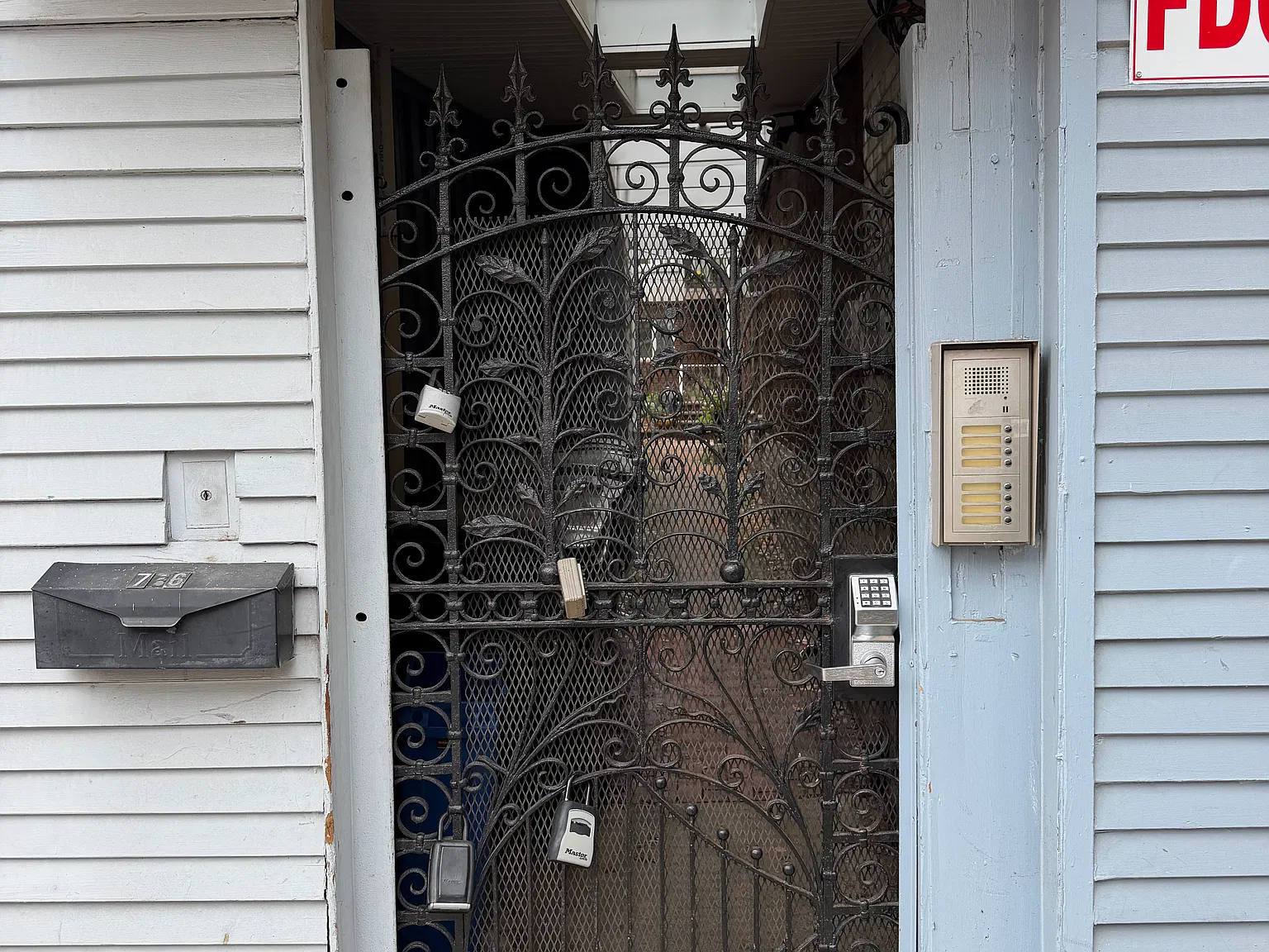 Charming Trinity style home at 734 s 4th st. — Photo 1