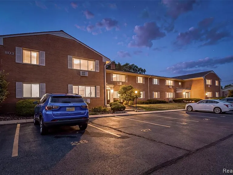 803 Plate St #207 — Photo 4