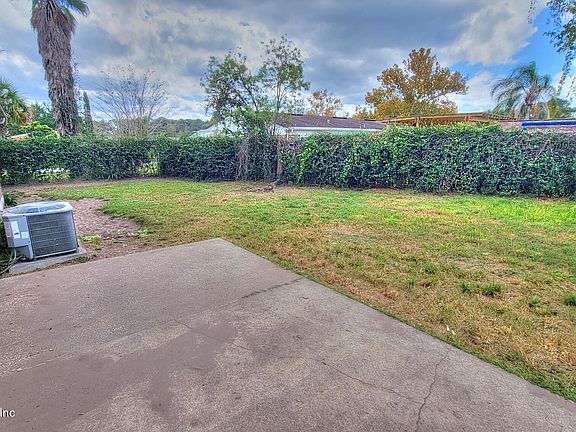 5th image of 2472 Fernside Rd