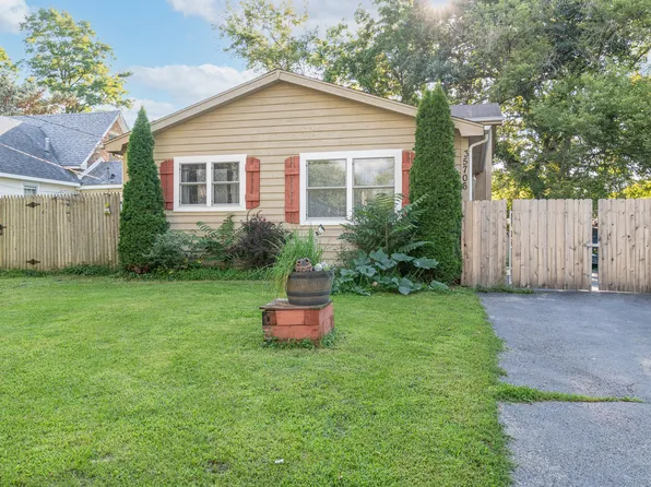 35706 N Laurel Ave, Ingleside, IL 60041