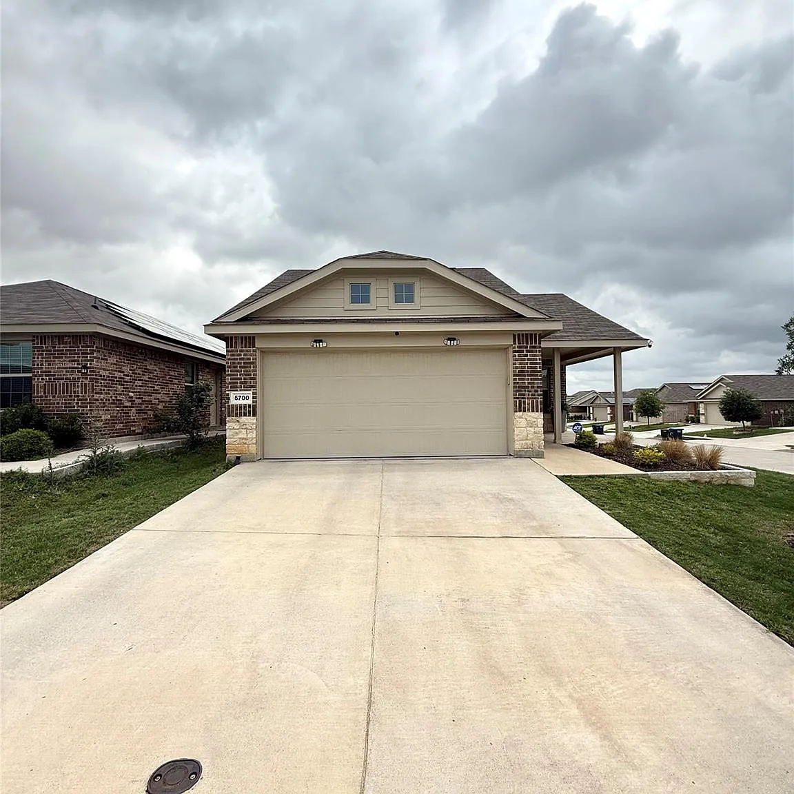3 bed, 1470 sqft, $2,000 — Photo 1