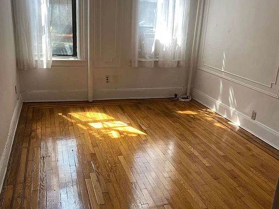 5th image of 887 Manhattan Ave Suite 2