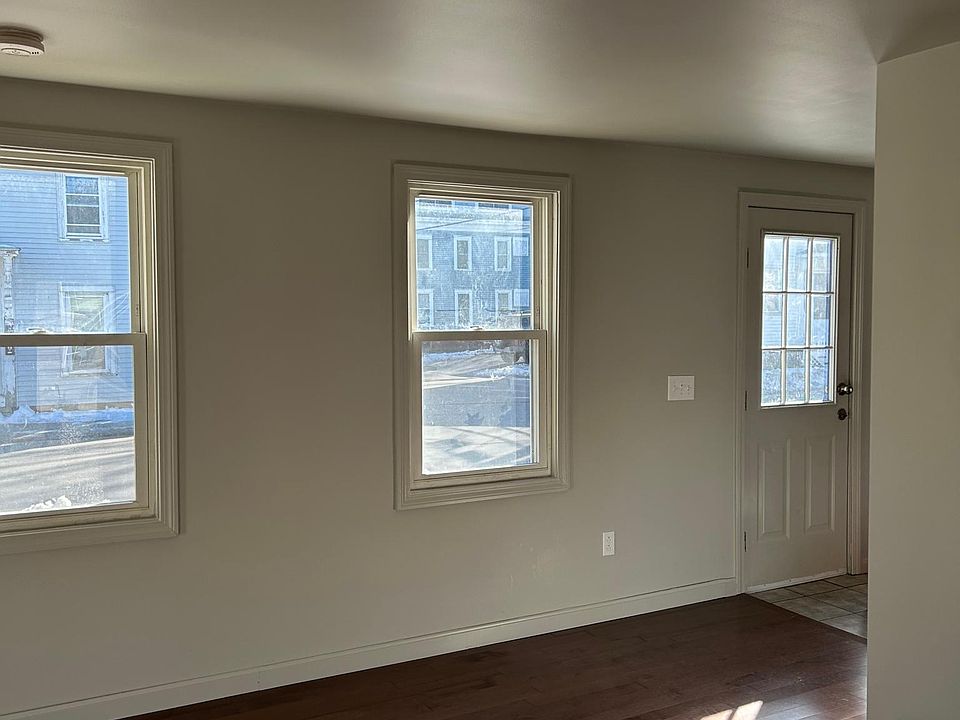 1st image of 35 Brackett St #1