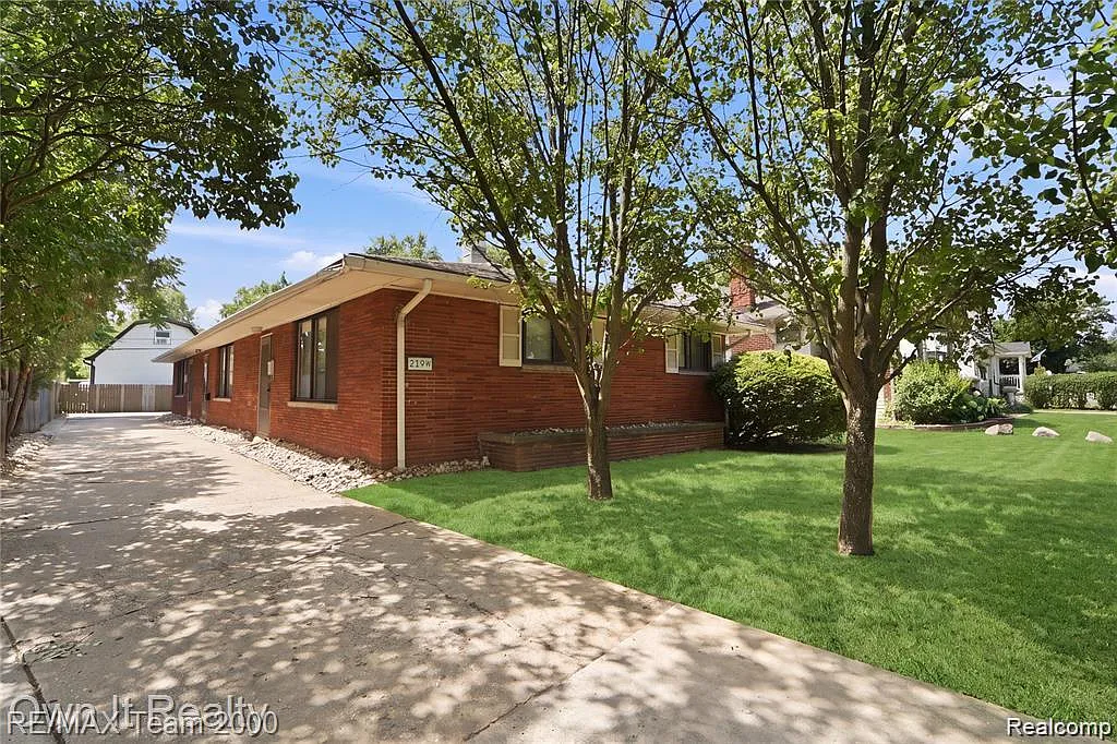 1 bed, 1.0 bath, 650 sqft, $1,700 — Photo 1