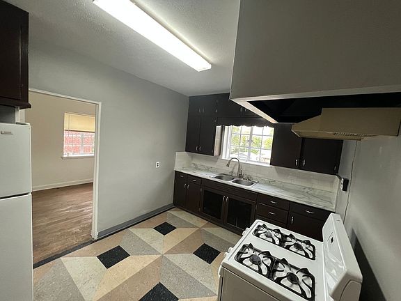 4th image of 1601 S 20th St APT 4