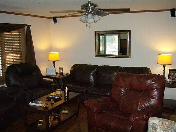 3rd image of 210 Deerfield Cres