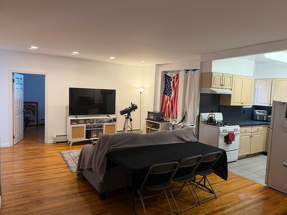 1st image of 25 W Broadway APT 517