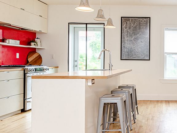 5th image of 116 Pioneer St #1