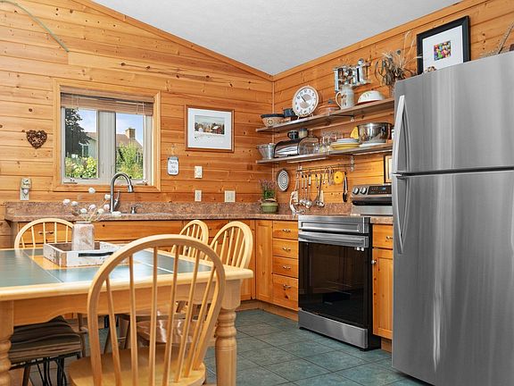5th image of 2996 E Long Lake Rd