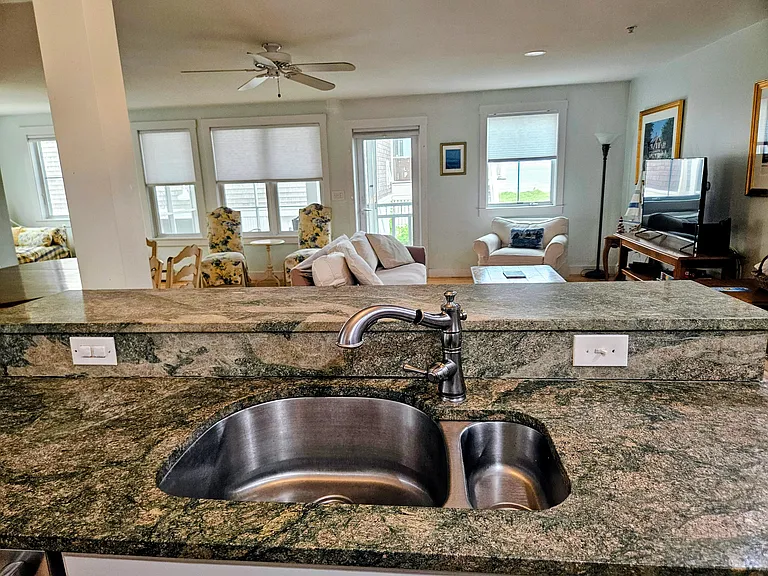 193 E Grand Ave #8 — Photo 6