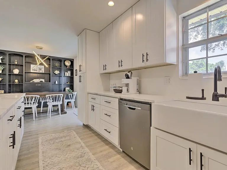 126 Royal Ln — Photo 8