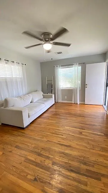 2 bed, 1.0 bath, 720 sqft, $1,750 — Photo 3