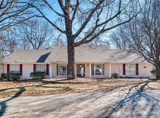 106 Woodlou Ln, Rogers, AR 72756