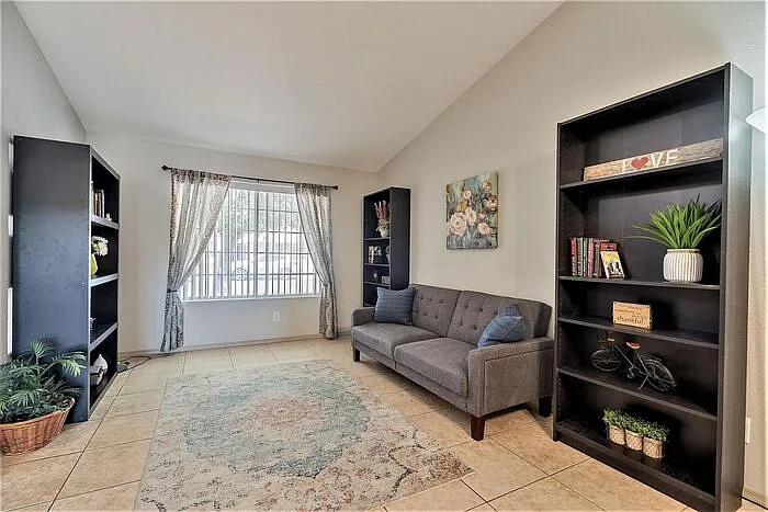 2933 E Verbena Dr — Photo 9