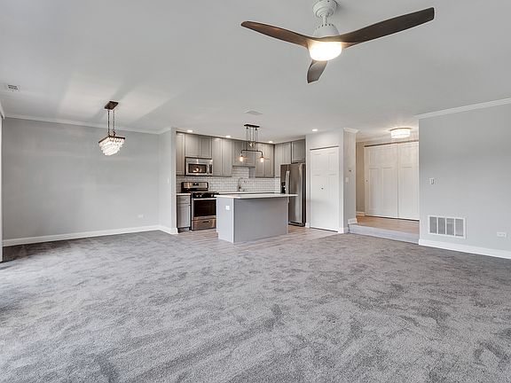 4th image of 677 Cumberland Trl APT Aa2