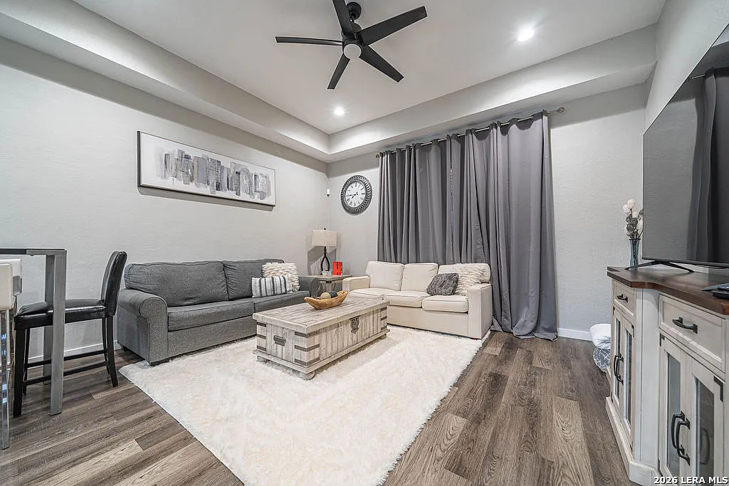 4 bed, 3.0 bath, 2040 sqft, $2,150 — Photo 3