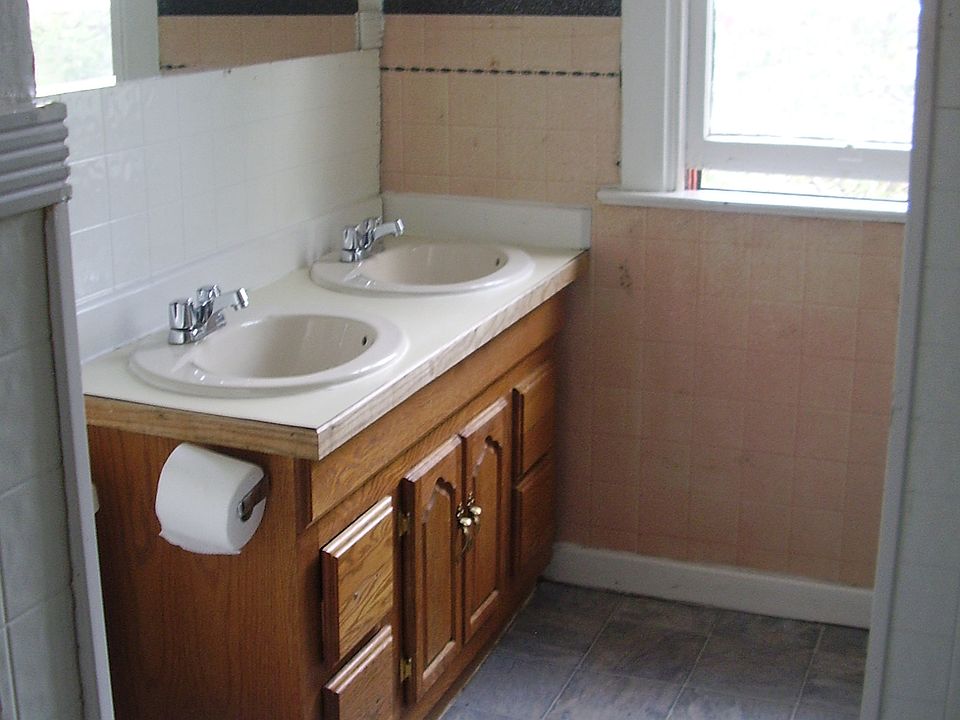 2nd image of 1114 12th St APT 2