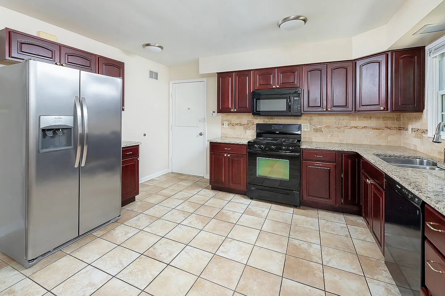 4 bed, 1792 sqft, $2,900 — Photo 2
