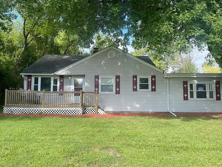 5025 N Center Rd — Photo 1