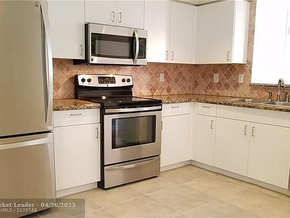 2nd image of 1585 Barcelona Way