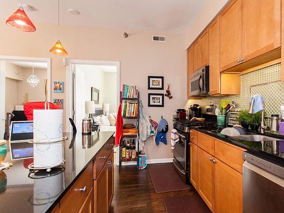 2nd image of 4350 N Broadway Ave #1010