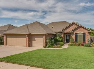 1921 Cedar Pointe Ln, Edmond, OK 73003