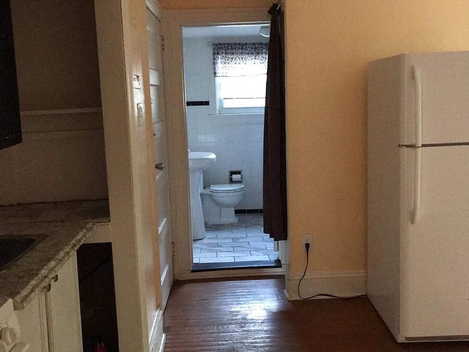 1st image of 1209 W 8th St APT 3