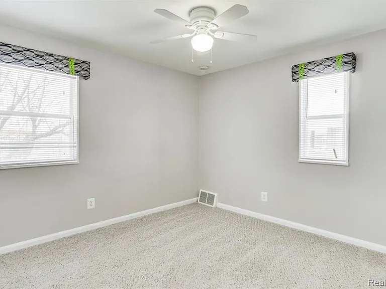 3388 Coolidge Hwy — Photo 13