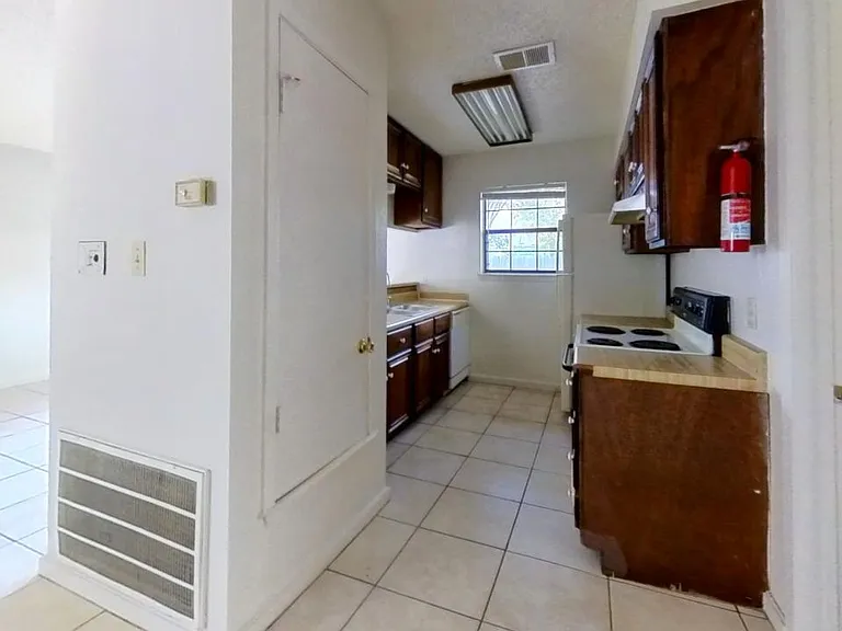 1015 W Martin Luther King Dr #C — Photo 10