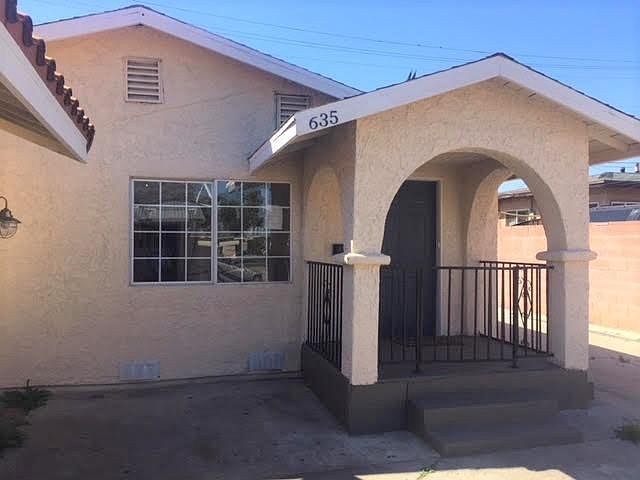 Front Entrance - 2 driveway parking.