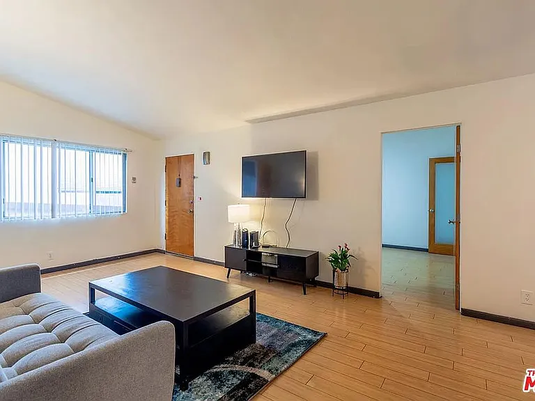 1466 S Canfield Ave #4 — Photo 1