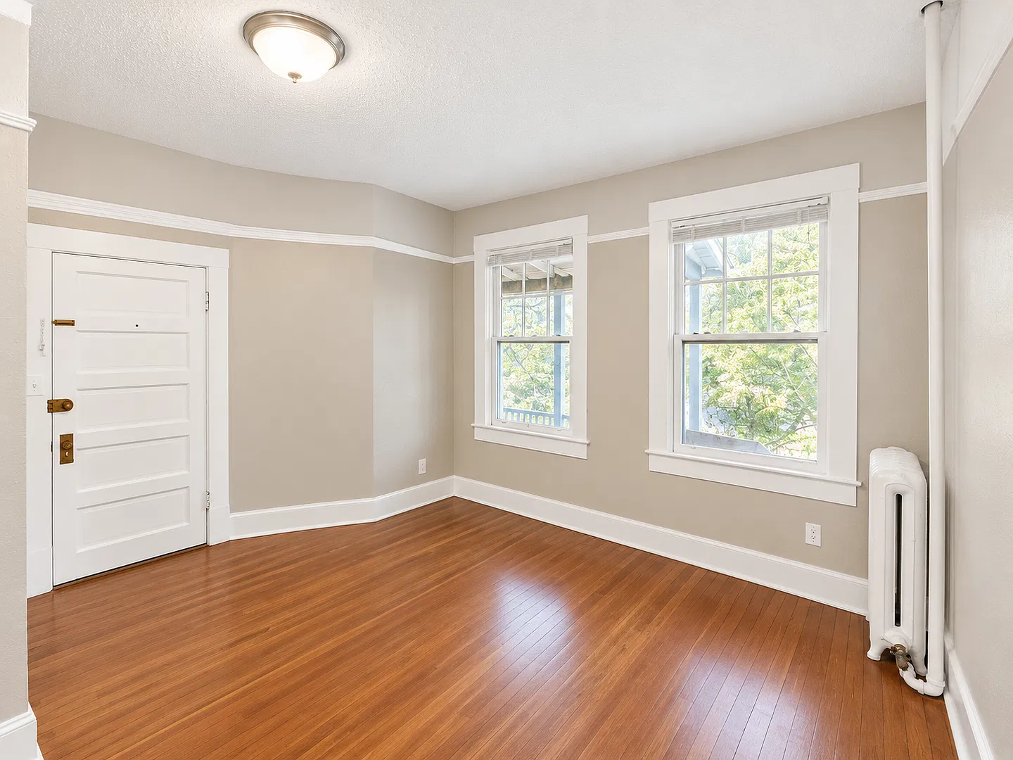 Pet-Friendly Downtown Victorian with Vintage Details — Photo 2