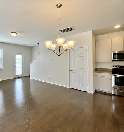 2 bed, 1.5 bath, 1120 sqft, $1,800 — Photo 3