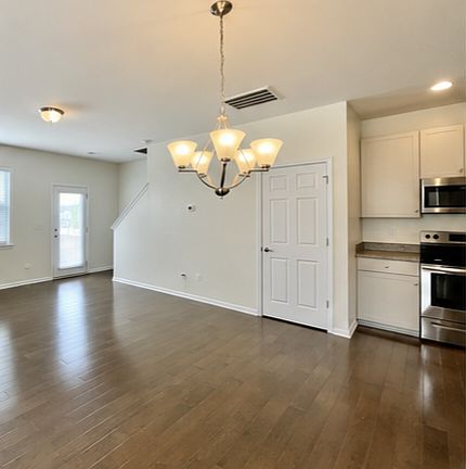 3rd image of 351 Cardwell Ln