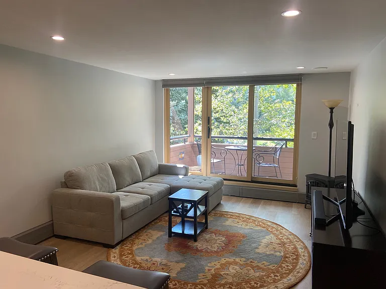 237 Vine St — Photo 3